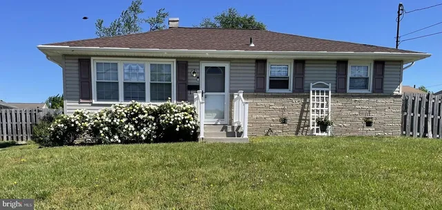 1101 Prospect Ln, Somerdale, NJ 08083