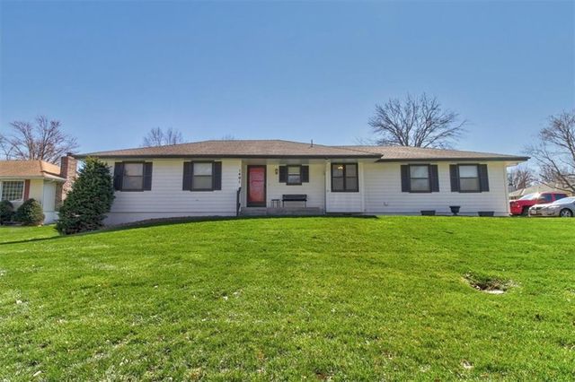 1401 SE 1st Ter, Lees Summit, MO 64063