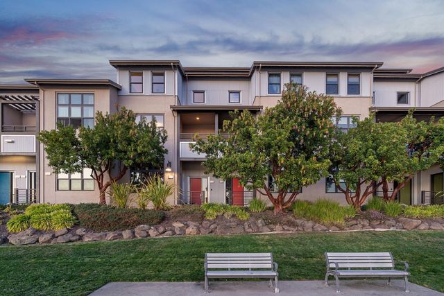 2875 Regatta Dr, Oakland, CA 94601