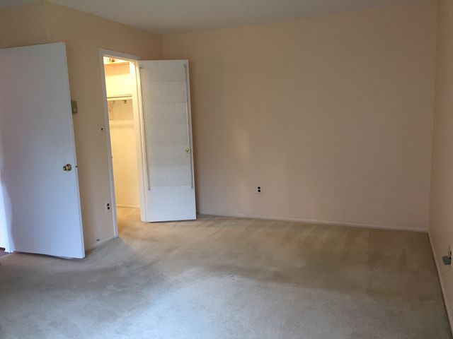 205 Covered Brg #K, Manalapan, NJ 07726