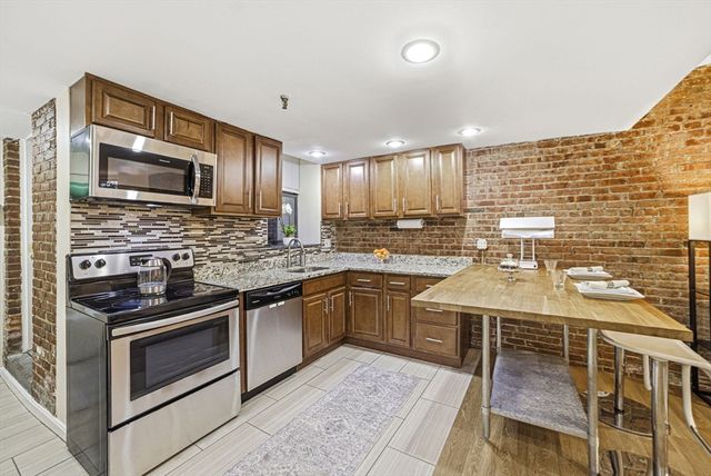39 Hemenway St #27, Boston, MA 02115