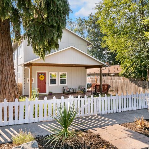 407 NW Clarke St, Grants Pass, OR 97526