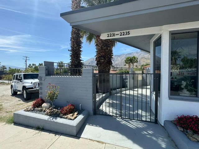 2231 N  Palm Canyon Dr #2233, Palm Springs, CA 92262