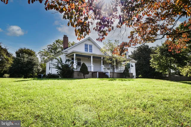 3905 Braddock Rd, Falls Church, VA 22312