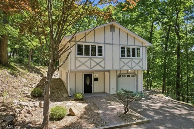 3 Conklin Ave, Stanhope, NJ 07874