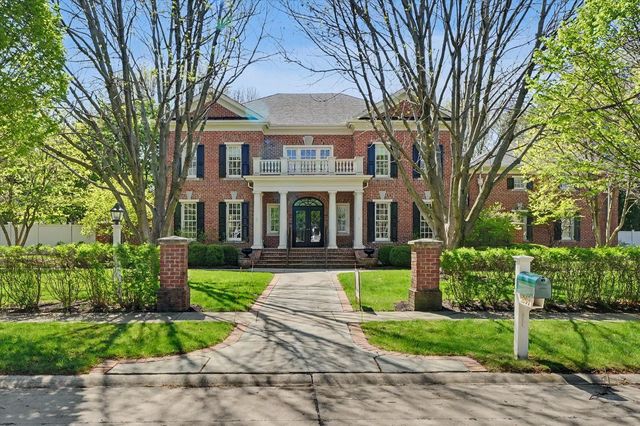 1203 Sussex Ct, Champaign, IL 61821
