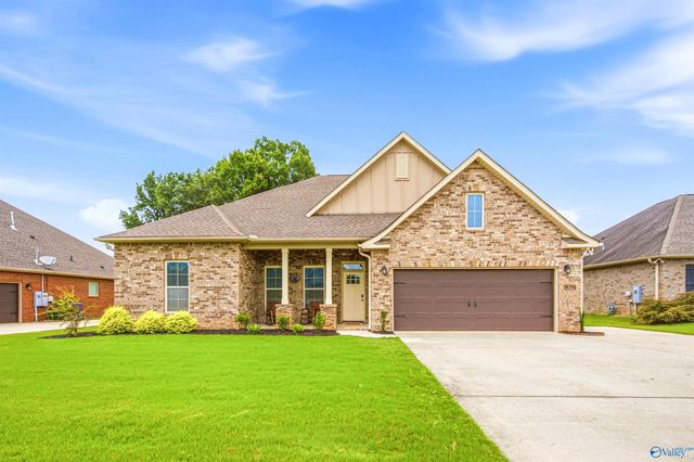 18394 Red Tail St, Athens, AL 35613