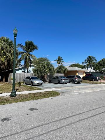 214 SE 1st Ave #A, Delray Beach, FL 33444