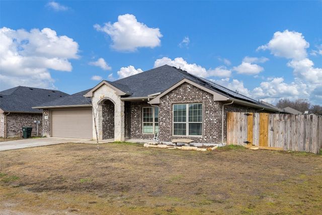 106 Spring Crest St, Mabank, TX 75147