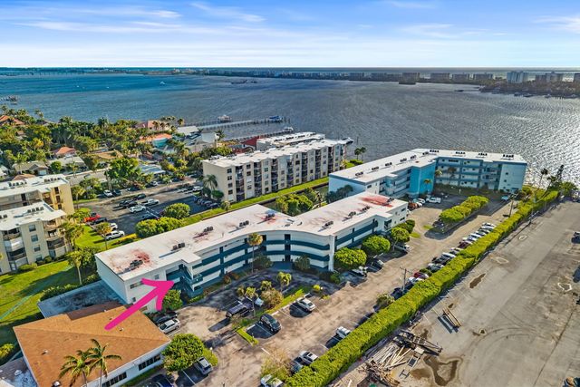 200 Waterway Dr S #202, Lantana, FL 33462