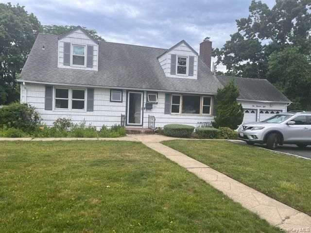 508 Secatogue Ave, Farmingdale, NY 11735