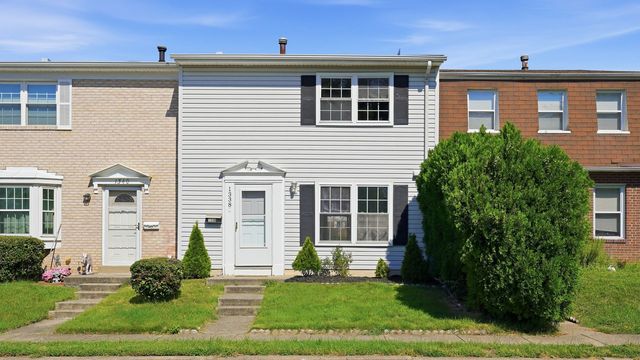 1338 Redbud Ct, Woodbridge, VA 22191