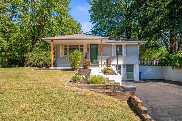 513 Golf St, Odessa, MO 64076