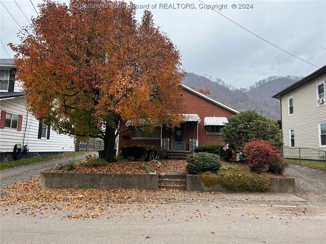 86 4th Ave  #A, Montgomery, WV 25136