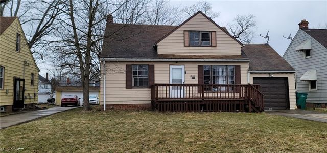 5200 Catherine St, Maple Heights, OH 44137