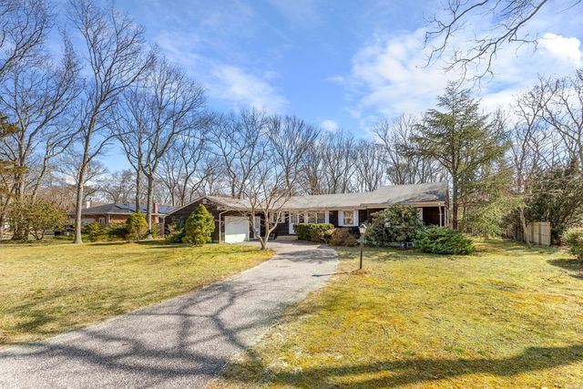 3 Evergreen Ct, East Quogue, NY 11942