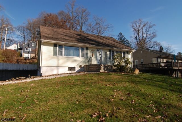 2 Country Club Rd, Mount Tabor, NJ 07878