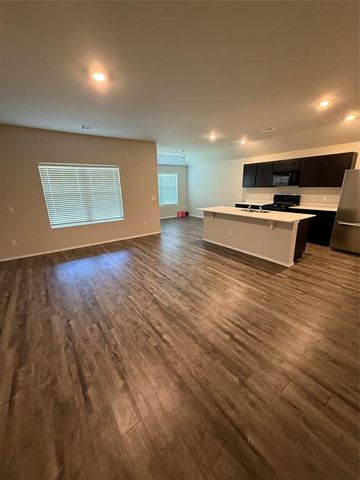 1009 NE 3rd St, Perkins, OK 74059