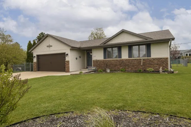2775 Thomas DRIVE, East Troy, WI 53120