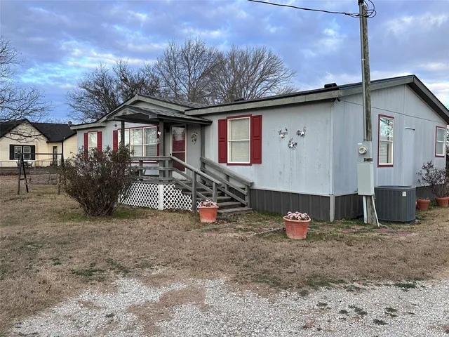307 W  Division St, Graford, TX 76449