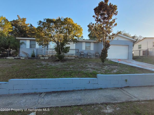 9448 Chase St, Spring Hill, FL 34608