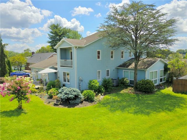 1212 Overlook Rd, Whitehall, PA 18052