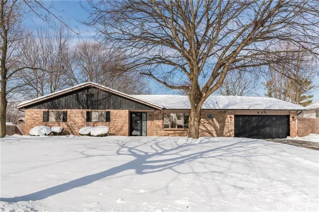 925 Ashcreek Dr, Dayton, OH 45458