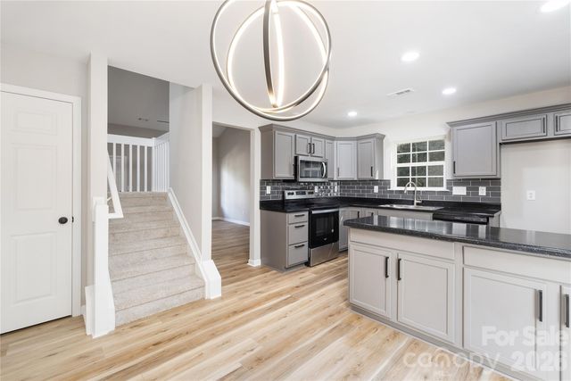 136 Mangum Cir, Mooresville, NC 28117