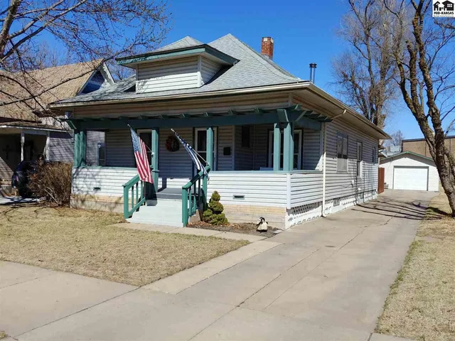 420 E  11th Ave, Hutchinson, KS 67501