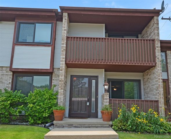 34900 Mercer Ln, Fraser, MI 48026