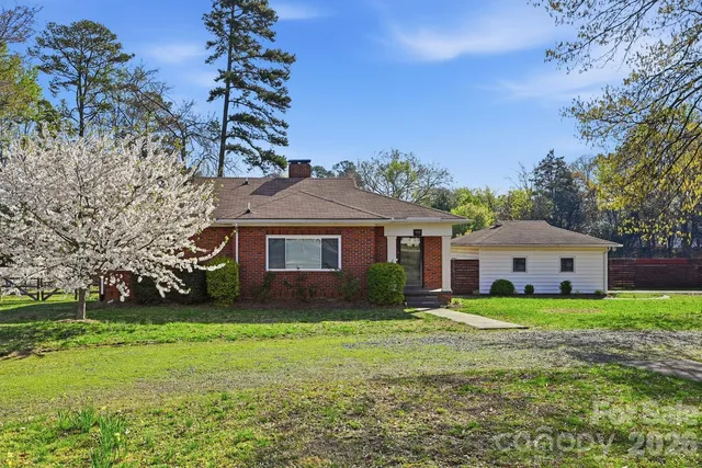 555 Peigler St NW, Concord, NC 28027