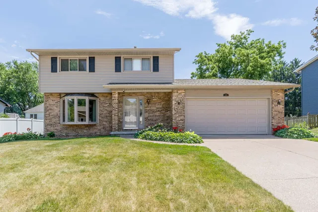 2331 E  33rd St, Davenport, IA 52807