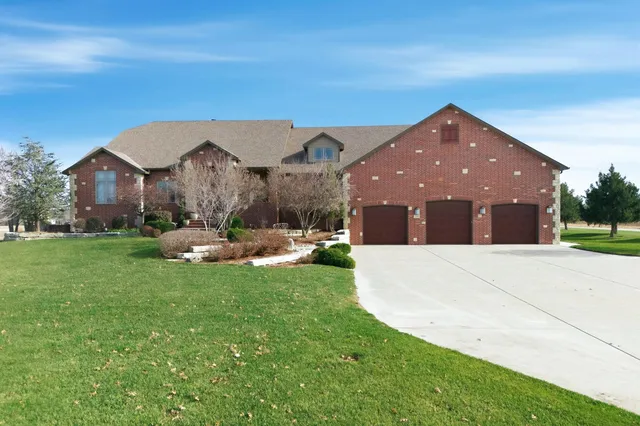 1640 S  Lloyd Stearman Dr, Benton, KS 67017