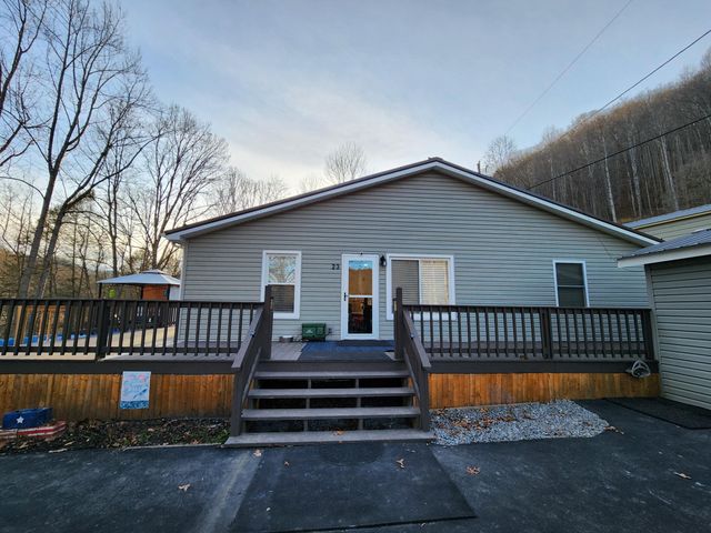 23 Holland Dr, Hinton, WV 25951