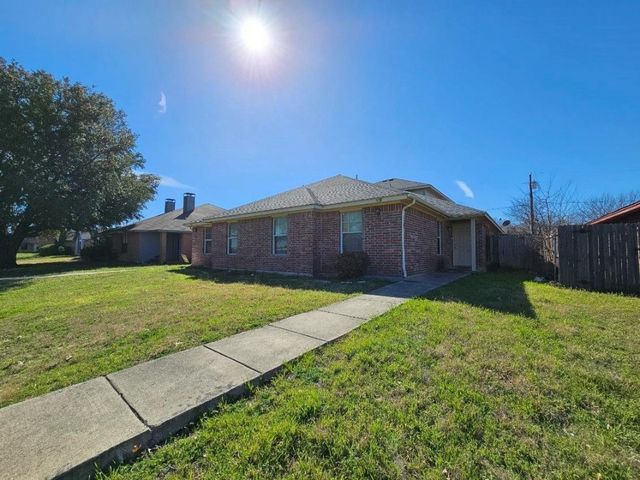 1437 N  Bluegrove Rd, Lancaster, TX 75134