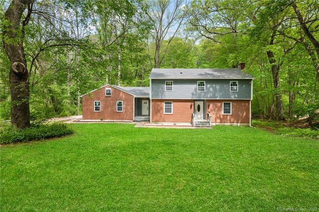 95 Inchcliffe Dr, Gales Ferry, CT 06335