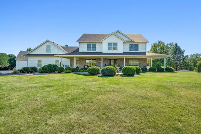 9520 Scott St, Rockford, MN 55373
