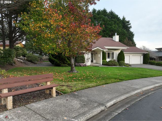 855 Brookhaven Dr, Brookings, OR 97415