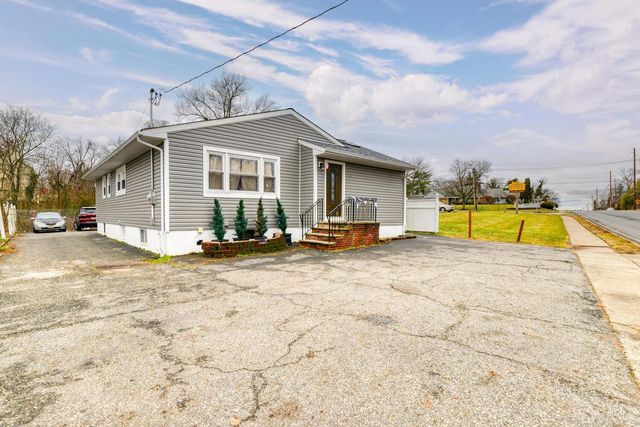 689 post lane somerset nj