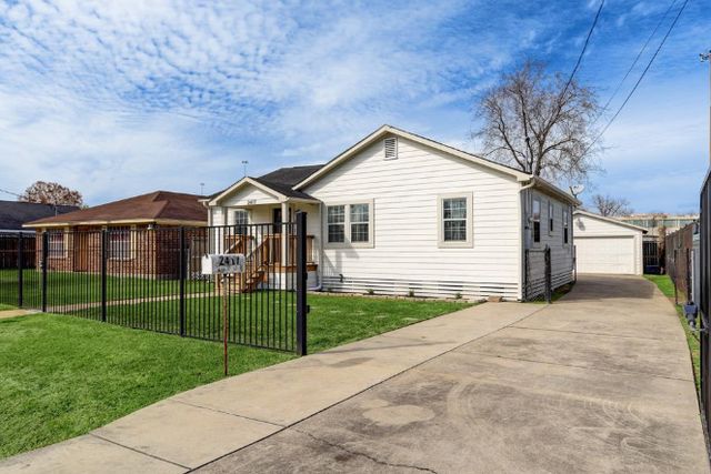 2417 Woodard St, Houston, TX 77026