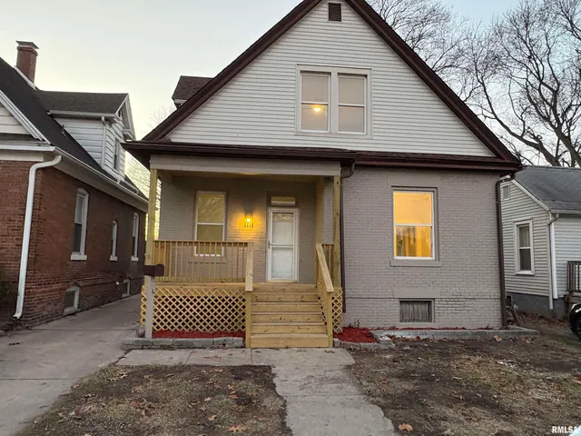 1111 N  Walnut St, Springfield, IL 62702