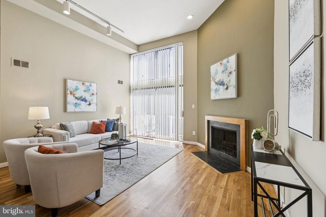 406 15th St SE, Washington, DC 20003