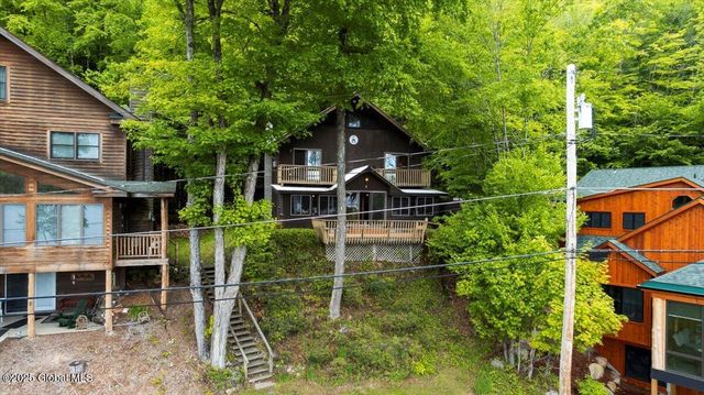 9 Chippewa Loop, Brant Lake, NY 12815