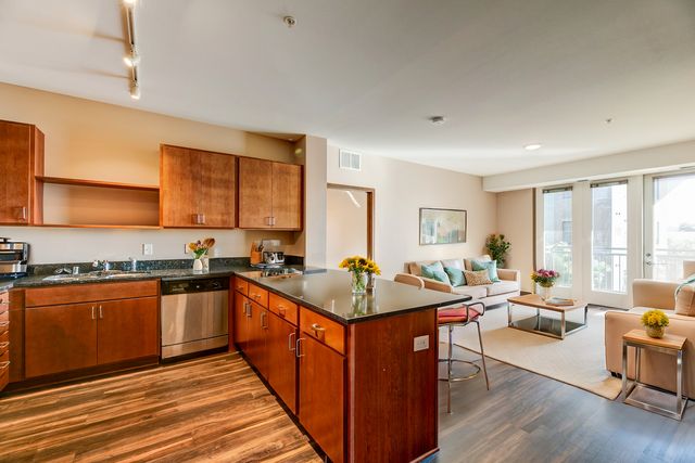 1880 Old Hudson Rd #206, Saint Paul, MN 55119