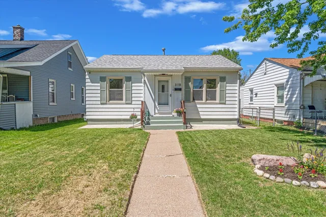 3118 9 1/2 St, Rock Island, IL 61201