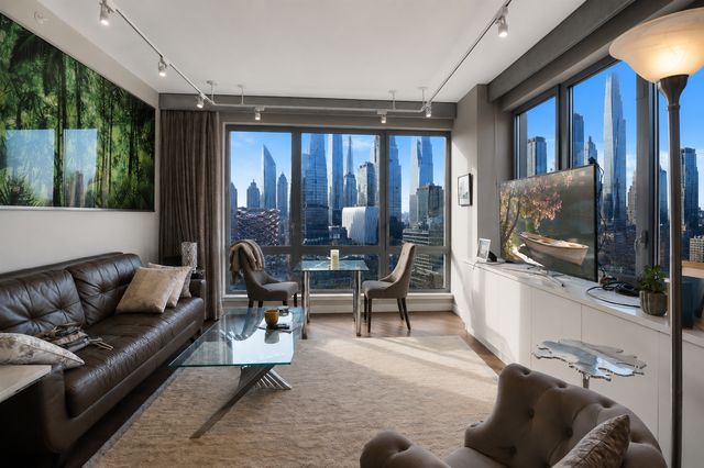 461 W  47th St #6, New York, NY 10036