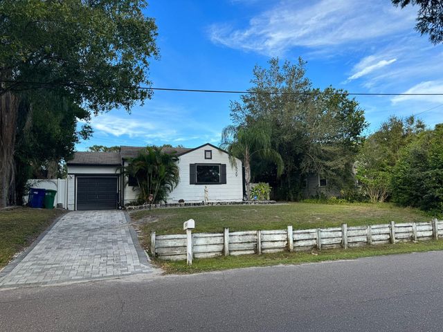 1529 W  River Shore Way, Tampa, FL 33603