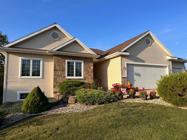 417 Skyview Dr, Waunakee, WI 53597