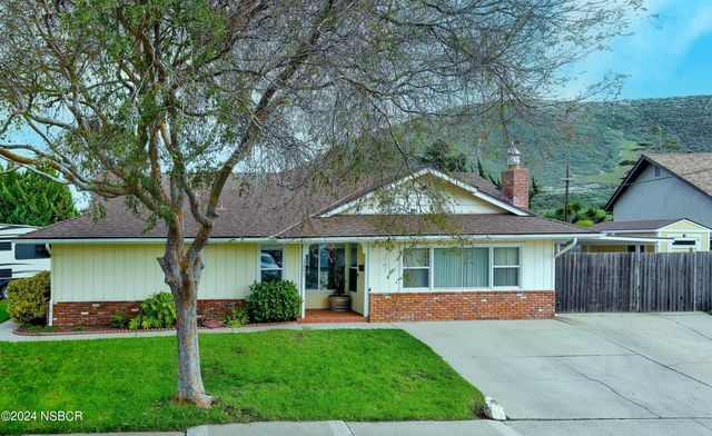 1800 Somerset Ct, Lompoc, CA 93436