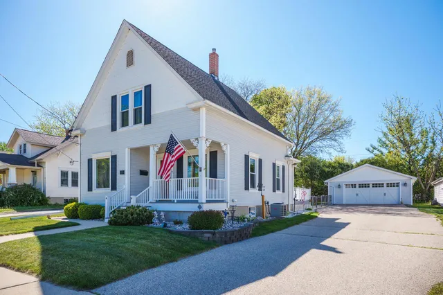 233 Kendall STREET, Burlington, WI 53105